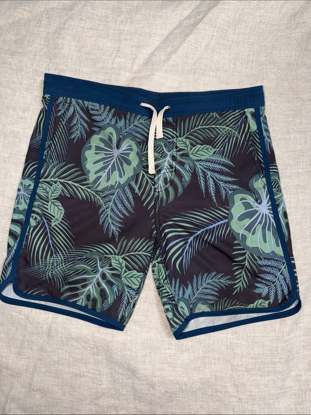 Fair Harbor swim shorts size L